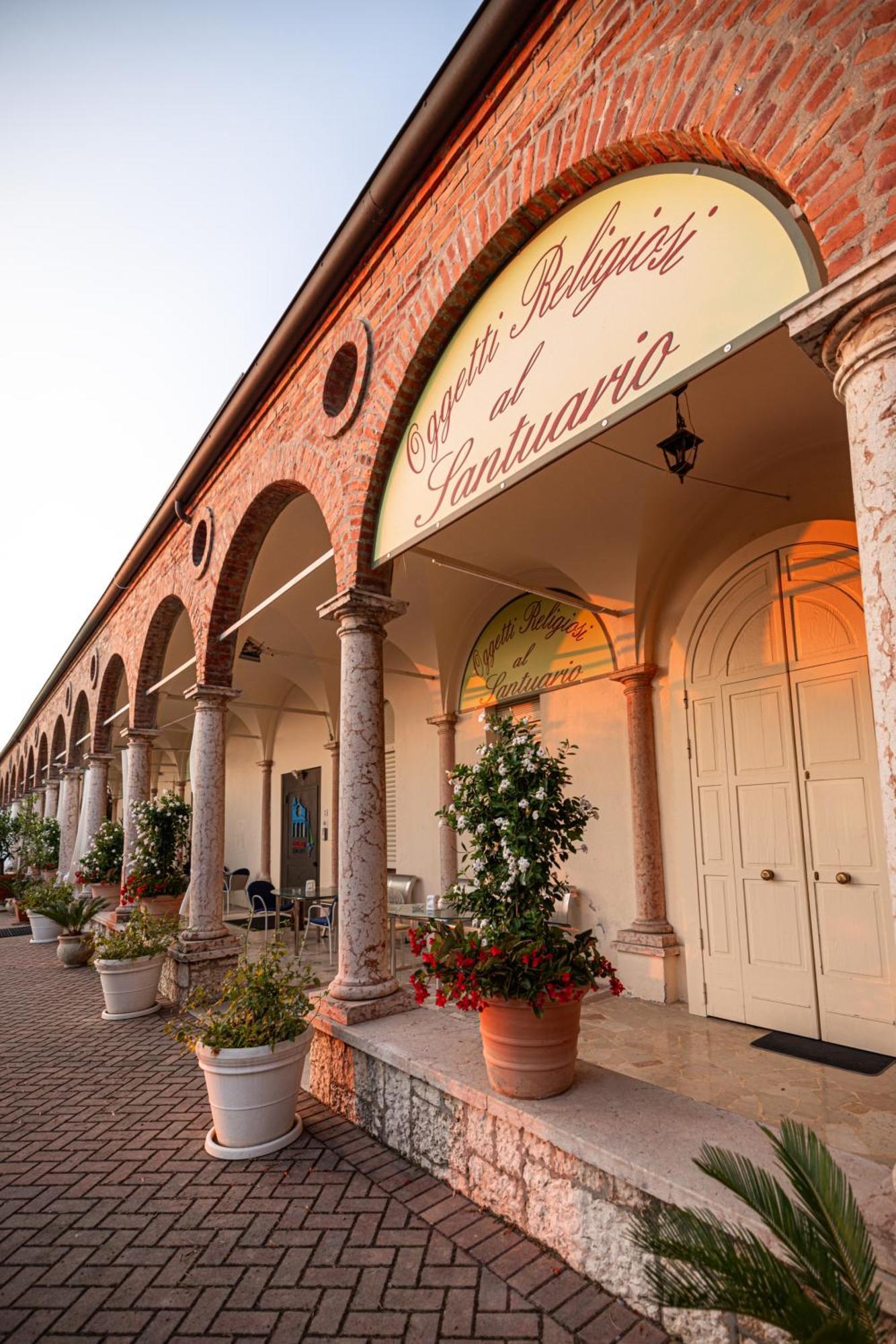 Locanda Al Santuario Peschiera del Garda Exterior photo