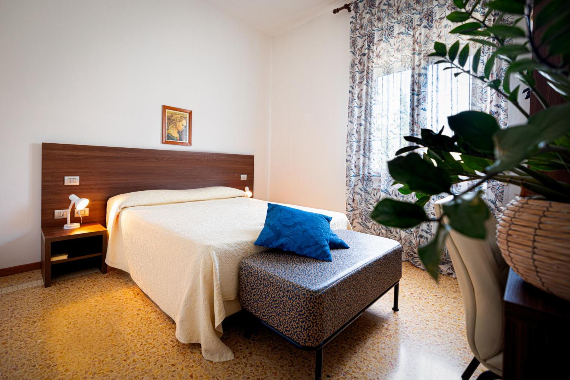 Locanda Al Santuario Peschiera del Garda Exterior photo